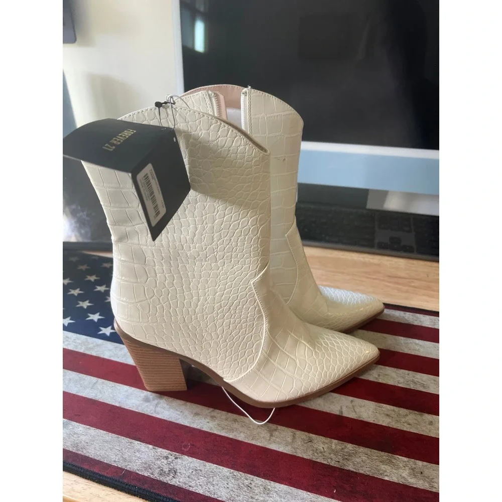 NWT FOREVER 21 snakeskin faux cowgirl boots‎